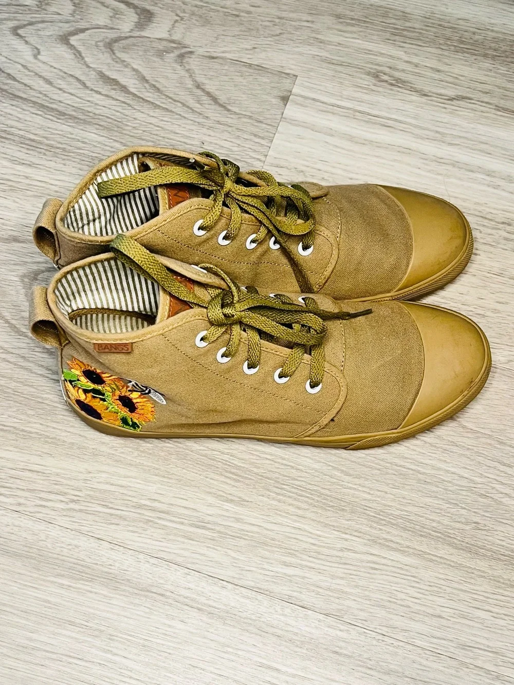 Bangs Olive Green Old Pine Sunflower & Bees High Top Sneakers Sz 9.5